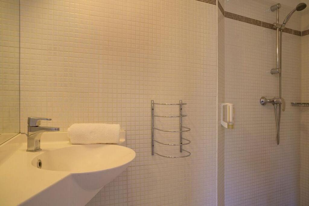 The Originals City, Hotel Novella Confort, Nantes Est Carquefou Exterior foto
