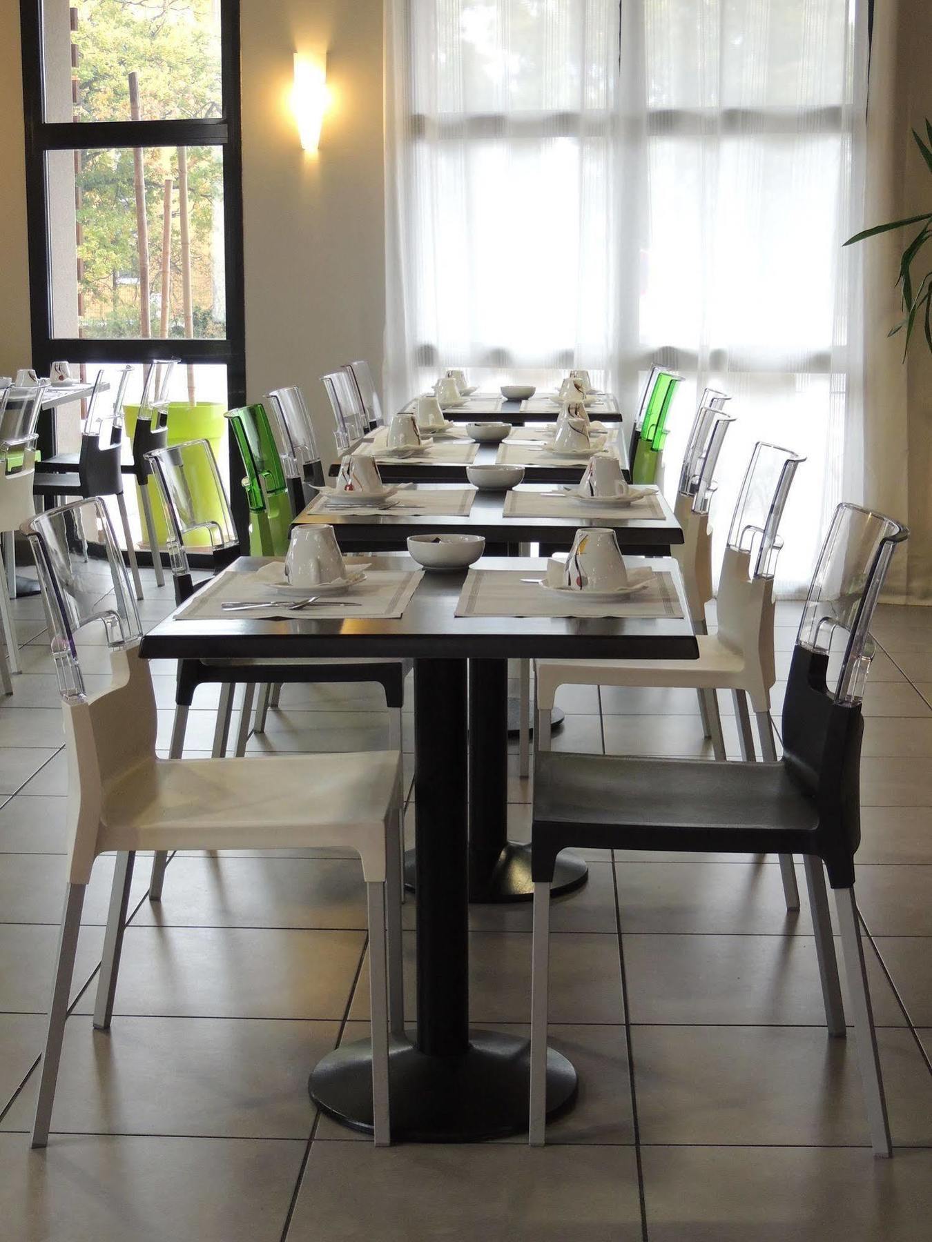 The Originals City, Hotel Novella Confort, Nantes Est Carquefou Exterior foto