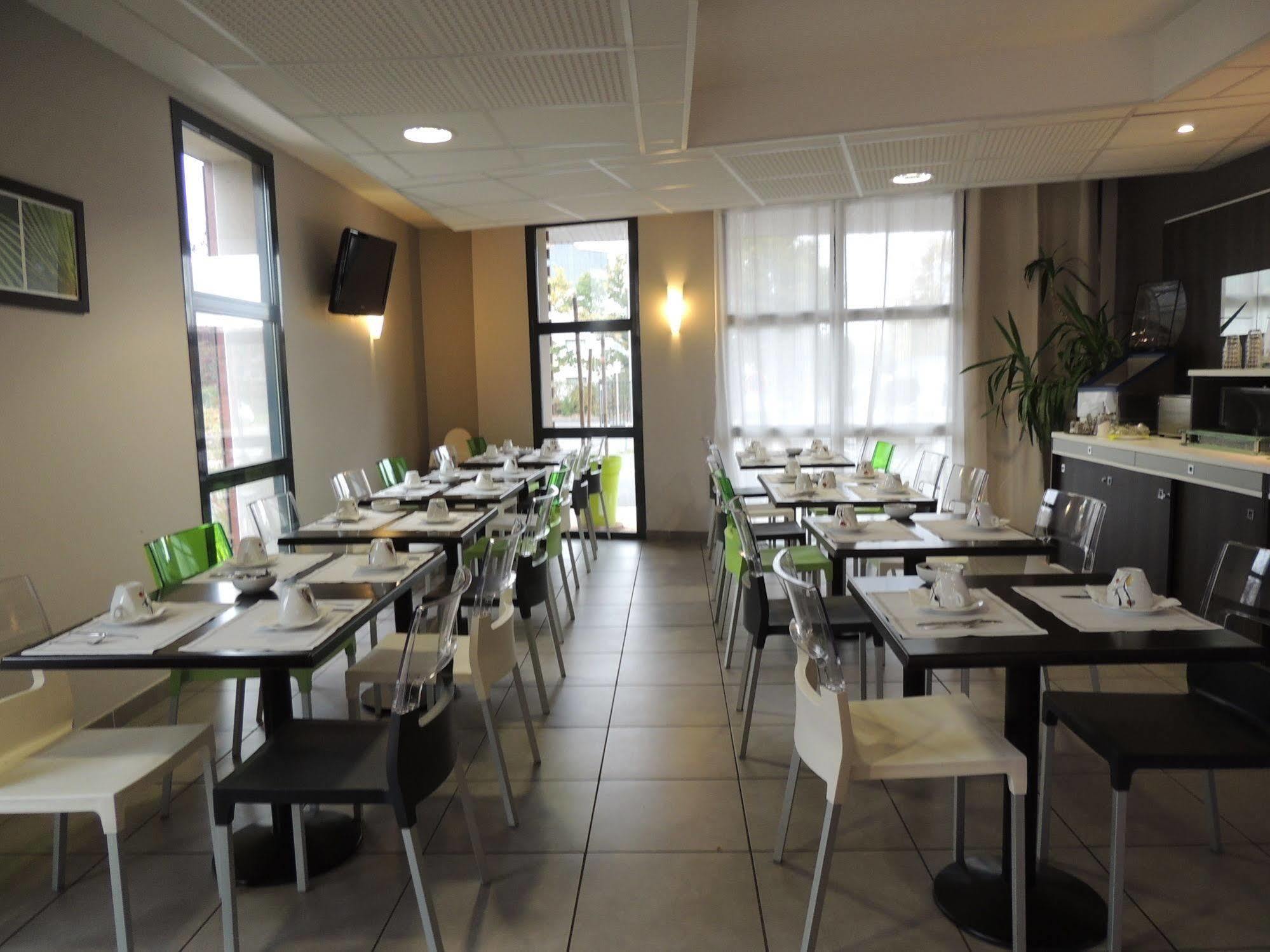 The Originals City, Hotel Novella Confort, Nantes Est Carquefou Exterior foto